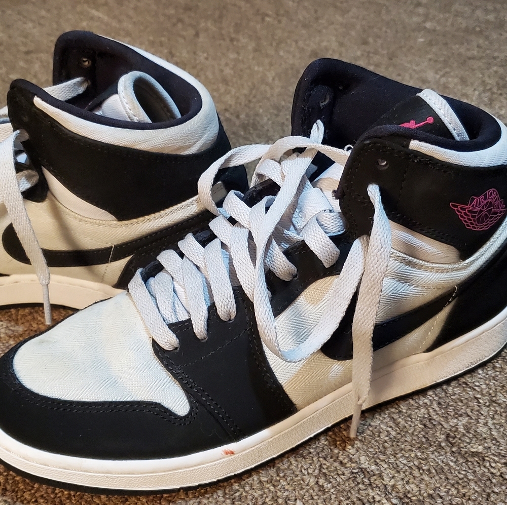 Nike Air Jordans Girls sz 6.5Y